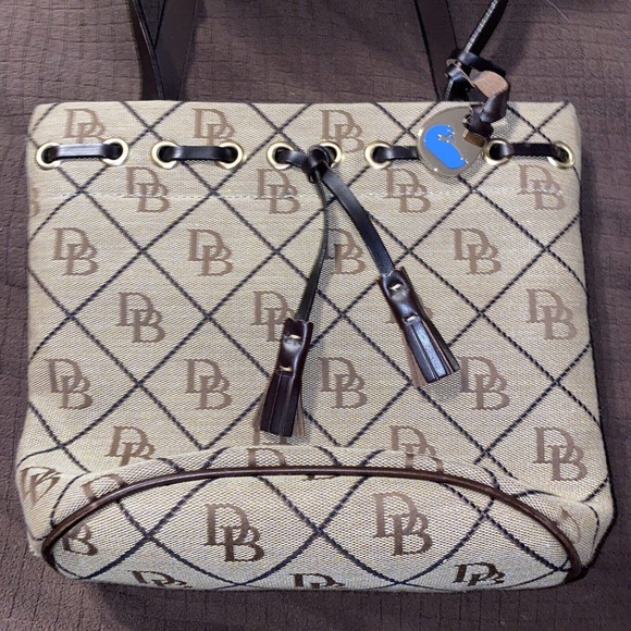 DOONEY & BOURKE Small Tassle Bucket New - Picture 2 of 6